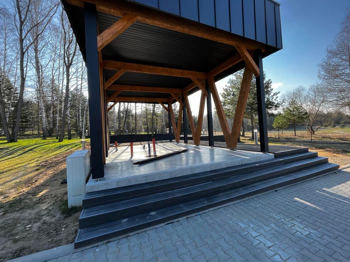 Altana ogrodowa drewniana z dachem